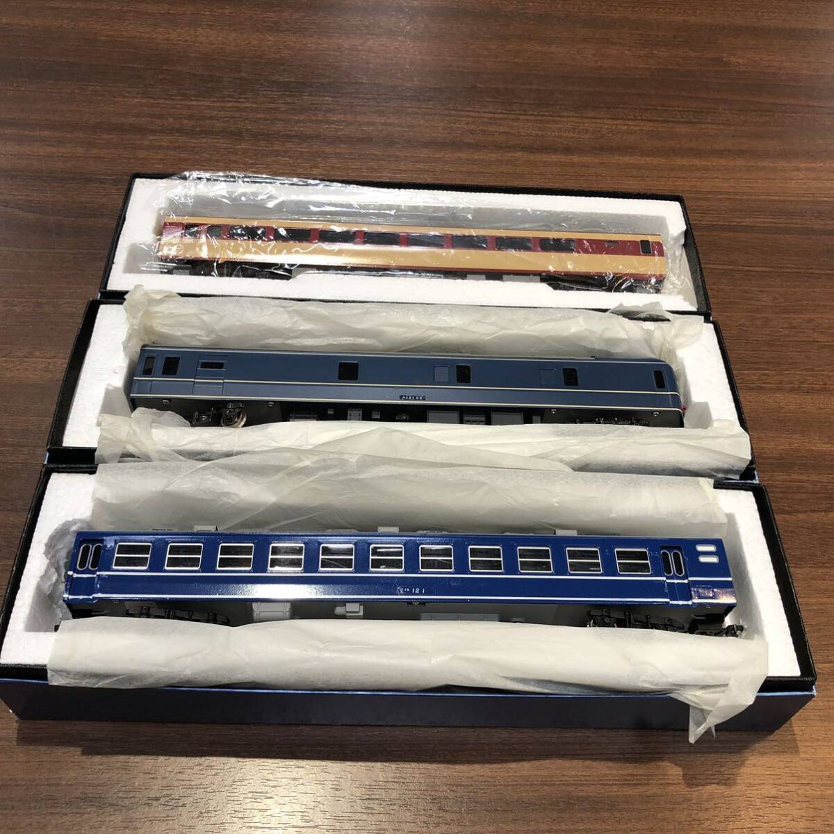 カツミ HOゲージ 鉄道模型 オハフ13形　スハフ12形オシ24(食堂車) カニ21 オハ12形　キハ80形特急用固定編成客車 急行型客車_画像1