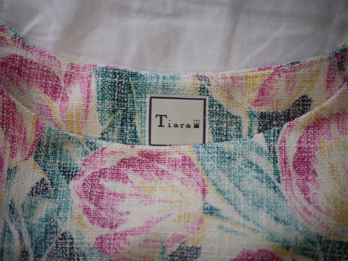 ティアラ チューリップ  プリント トップス プルオーバー ドロップショルダー 五分袖 春服 可愛い 日本製 上品 Tiara