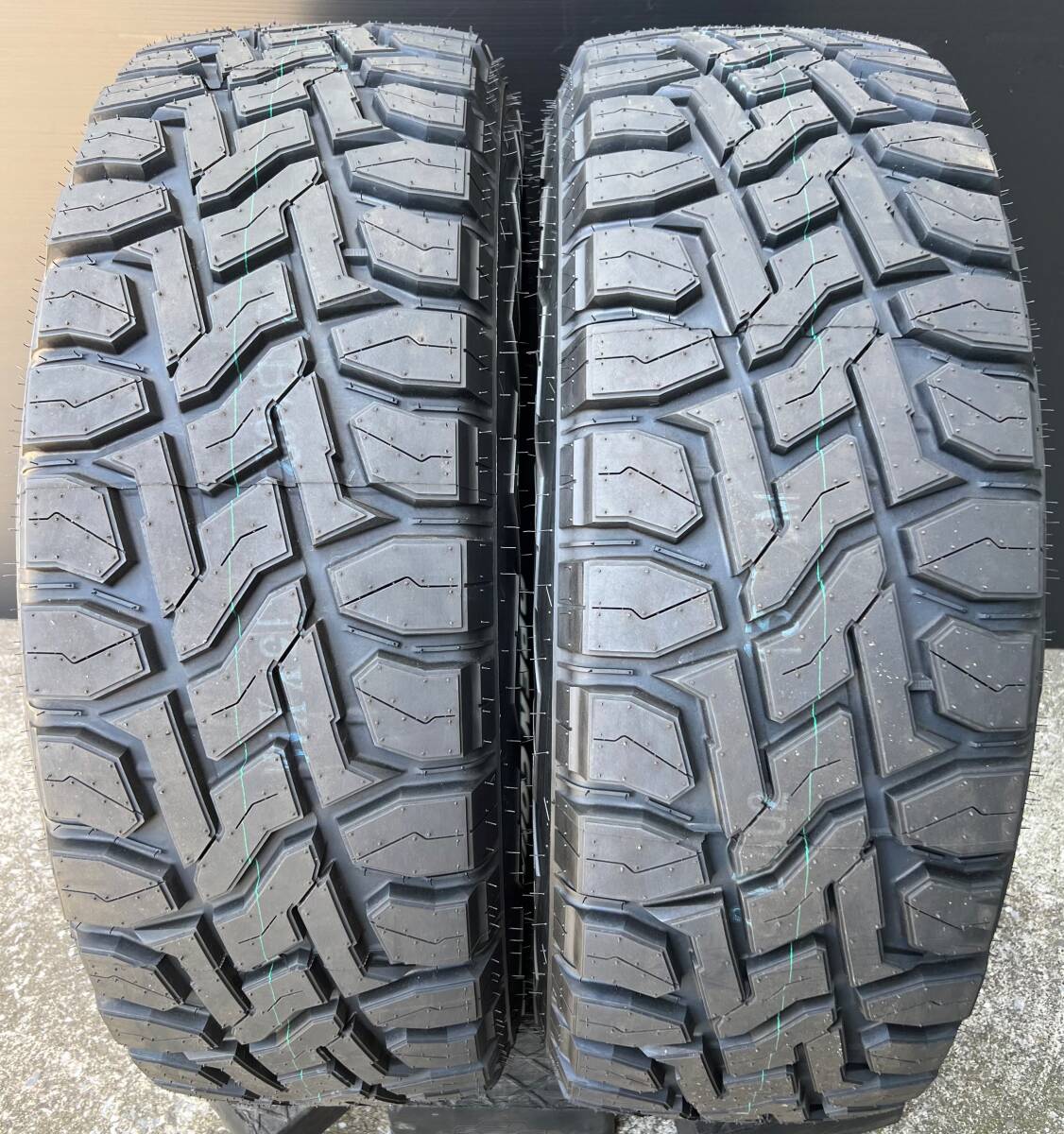 TOYO TIRES OPEN COUNTRY R/T 285/70R17 ラングラー ハイラック サーフ ラウンドクルーザー プラド ホワイトレター オープンカントリー_画像4