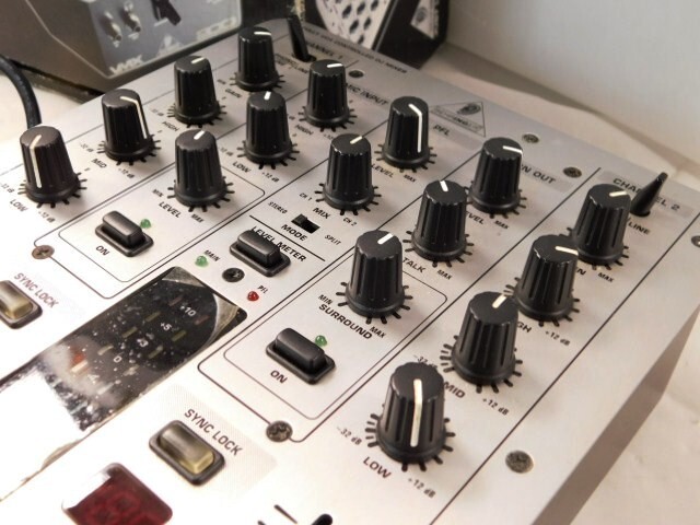 Y301*be Lynn nga-/VMX200/ mixer /BEHRINGER /PRO MIXER/FULLY VCA CONTROLLED DJ MIXER/ postage 730 jpy ~