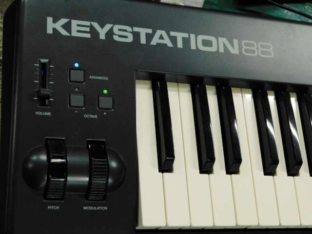 m258★KEYSTATION 88/M−AUDIO/MIDIキーボードコントローラー/88鍵 /スタンド付★送料200サイズ着払い/180サイズ着払い2個口発送の画像2