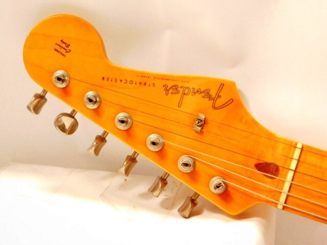 A675★Fender/STRATOCASTER/エレキギター/ストラトキャスター/Sシリアル/黒系/Crafted IN JAPAN /フェンダー★送料1420円～_画像2