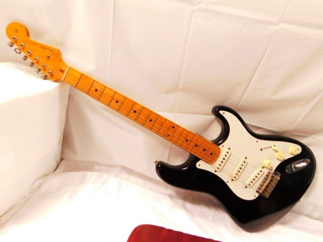A675★Fender/STRATOCASTER/エレキギター/ストラトキャスター/Sシリアル/黒系/Crafted IN JAPAN /フェンダー★送料1420円～_画像1
