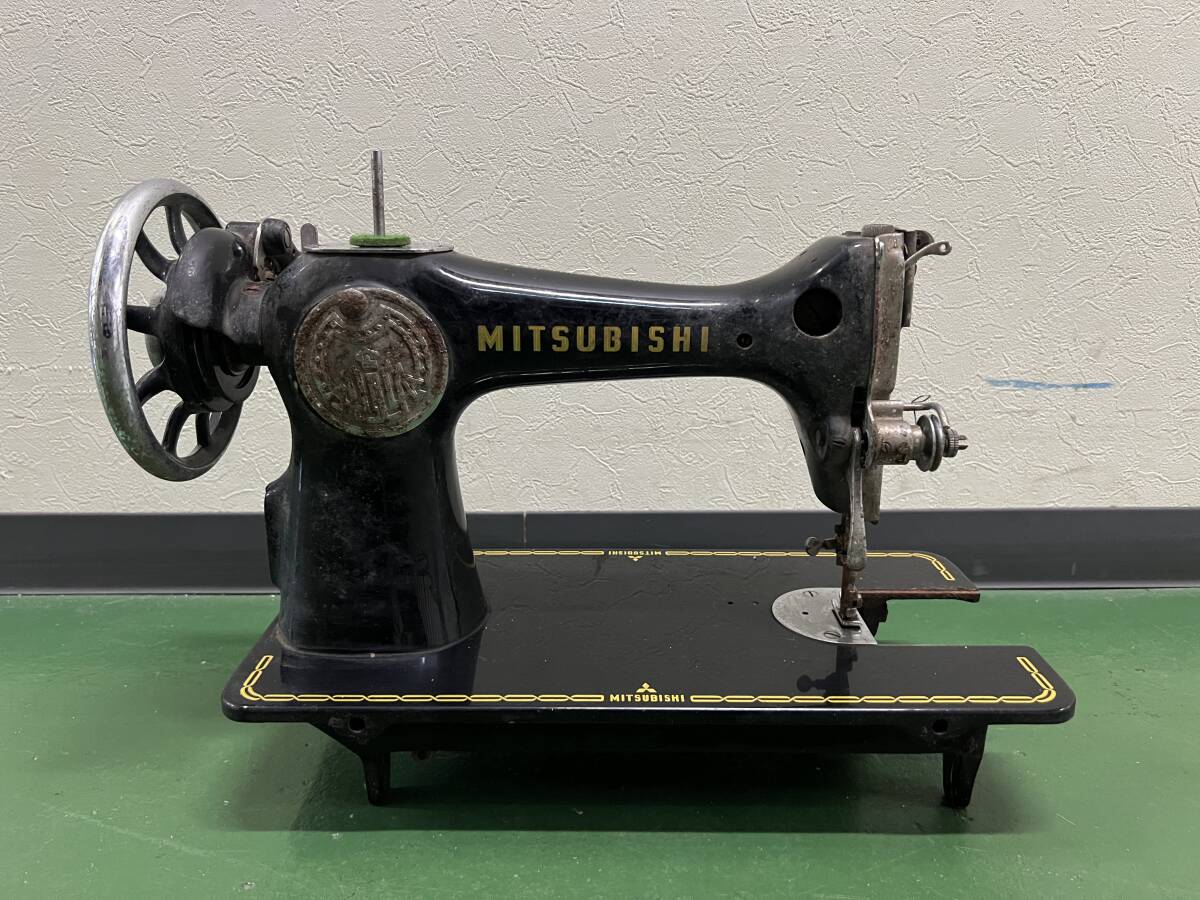 5005 MITSUBISHI Mitsubishi black sewing machine HA1 Showa Retro antique operation not yet verification Junk 
