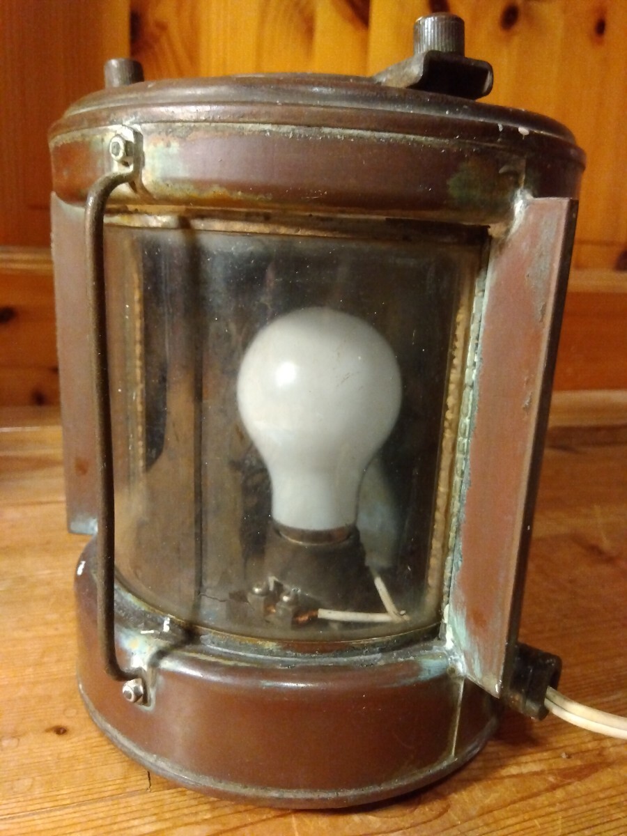  Showa Retro . brass ship light [ light bulb / family outlet . lights up has processed ] considerably old goods . scratch dirt equipped, immediately practical use possible,# morning ...#
