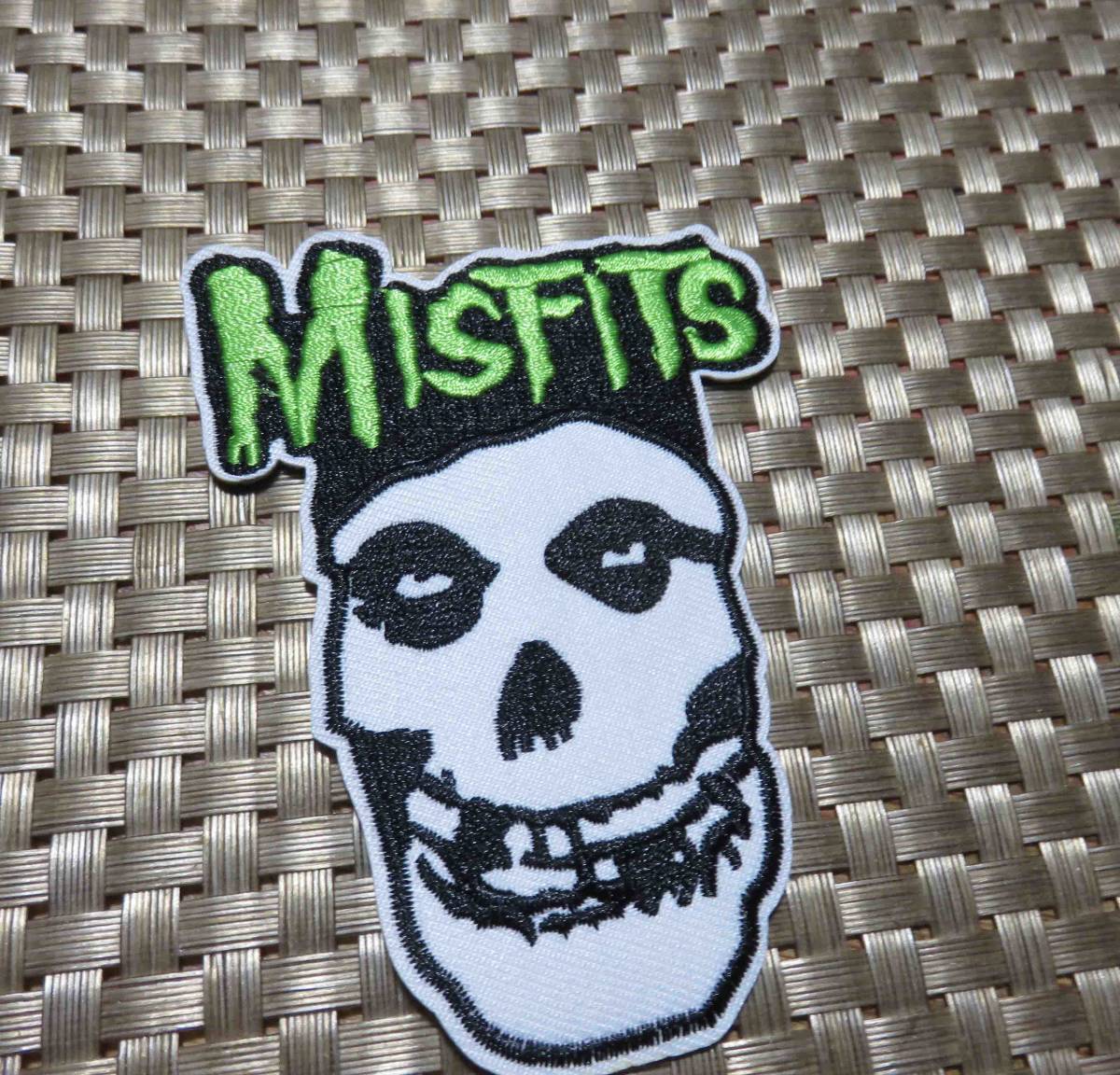 英語（黒白黄緑）◆新品　ミスフィッツThe Misfits　アメリカ　ハードコアパンク・バンド　顔面　刺繍ワッペン◎音楽　ミュージック