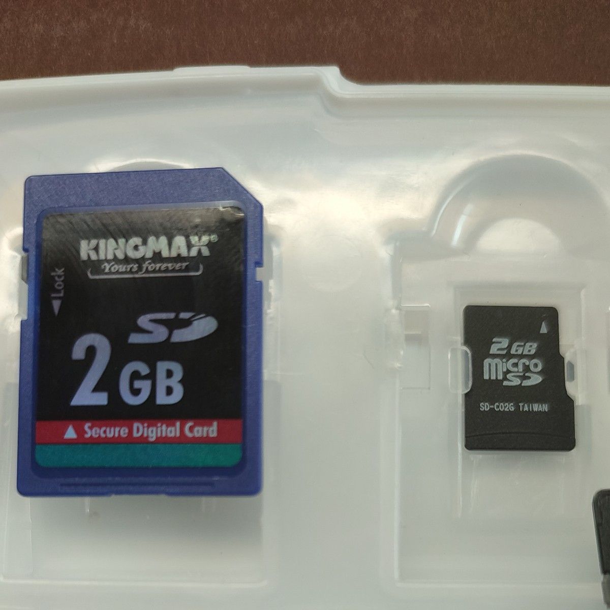 SDカード　計６枚　マイクロSD：４GB−３枚、２GB−２枚、SD：２GB-１枚