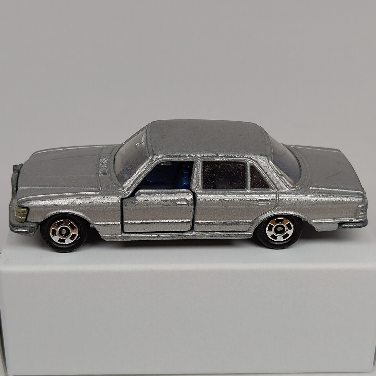 No.F7-1-10 輸出用特注 トミカ メルセデスベンツ 450SEL 1/67 日本製 ルース 銀メタリック_画像3