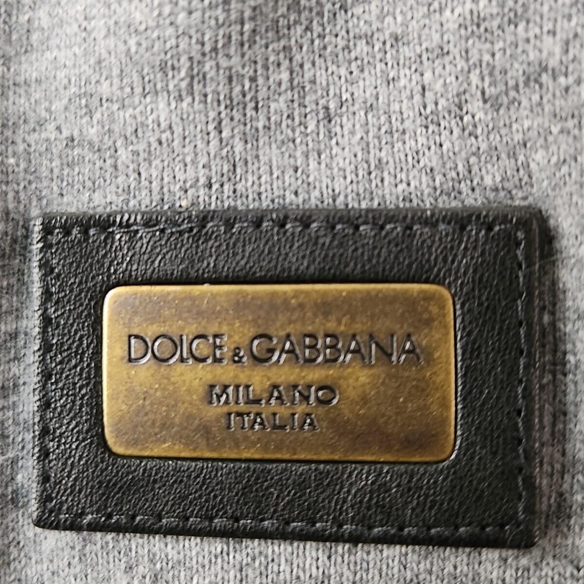 極美品 希少 3XL相当 DOLCE&GABBANA ドルチェ&ガッバーナ パーカー フーディー ジップアップ メタルプレート レザー 牛革 60サイズ グレー の画像7