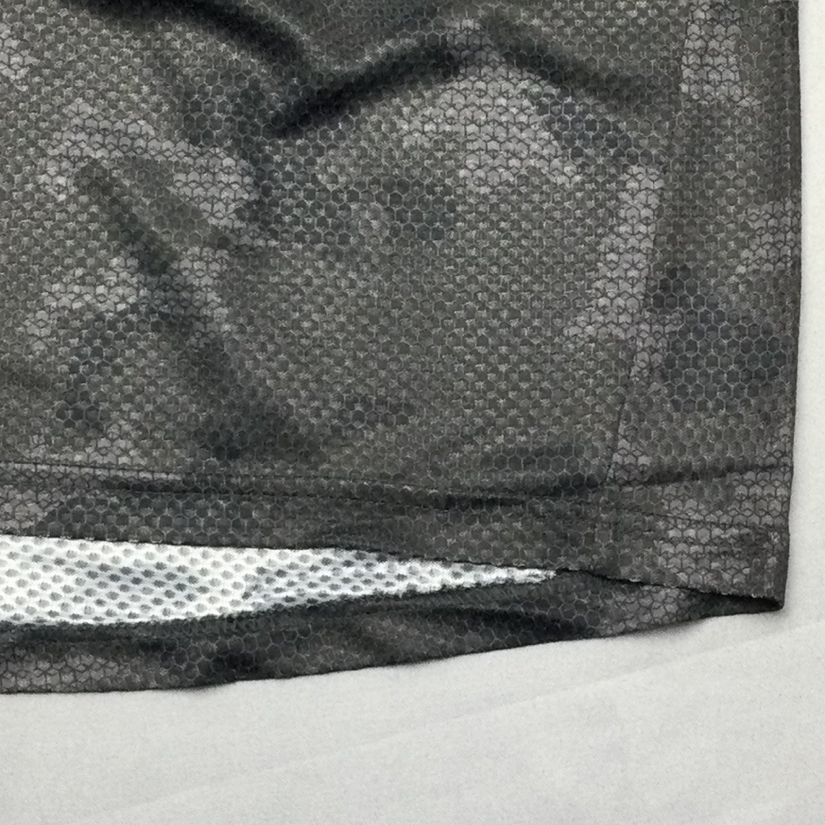 【送料無料】【新品】Kaepa メンズ半袖ハーフジップシャツ(メッシュ素材 接触冷感 吸水速乾 UVカット 再帰反射）　L　　CGY★362132_画像4