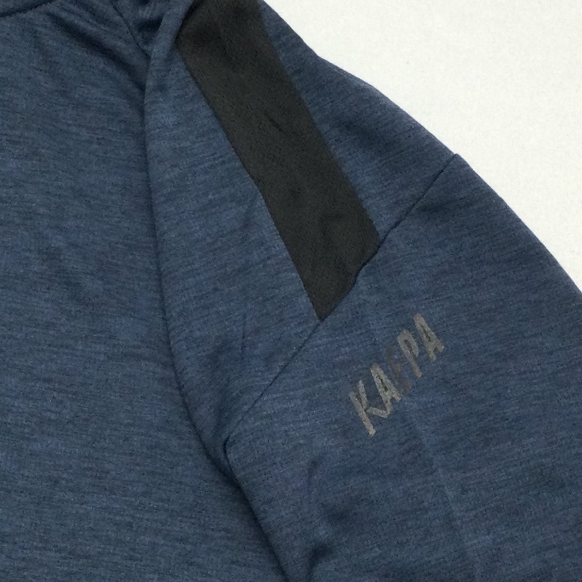 【送料無料】【新品】Kaepa メンズジャケット（吸水速乾 UVカット）　　LL　2L 　　ネイビー★471336_左袖のプリント