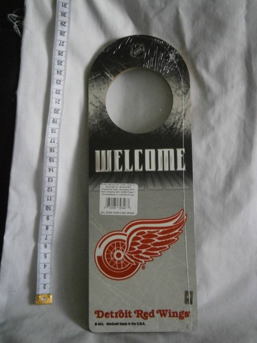 NHL　Detroit Red Wings（デトロイト・レッド・ウィングス）　デザイン　ドアノブハンガー　新品未開封品_画像2