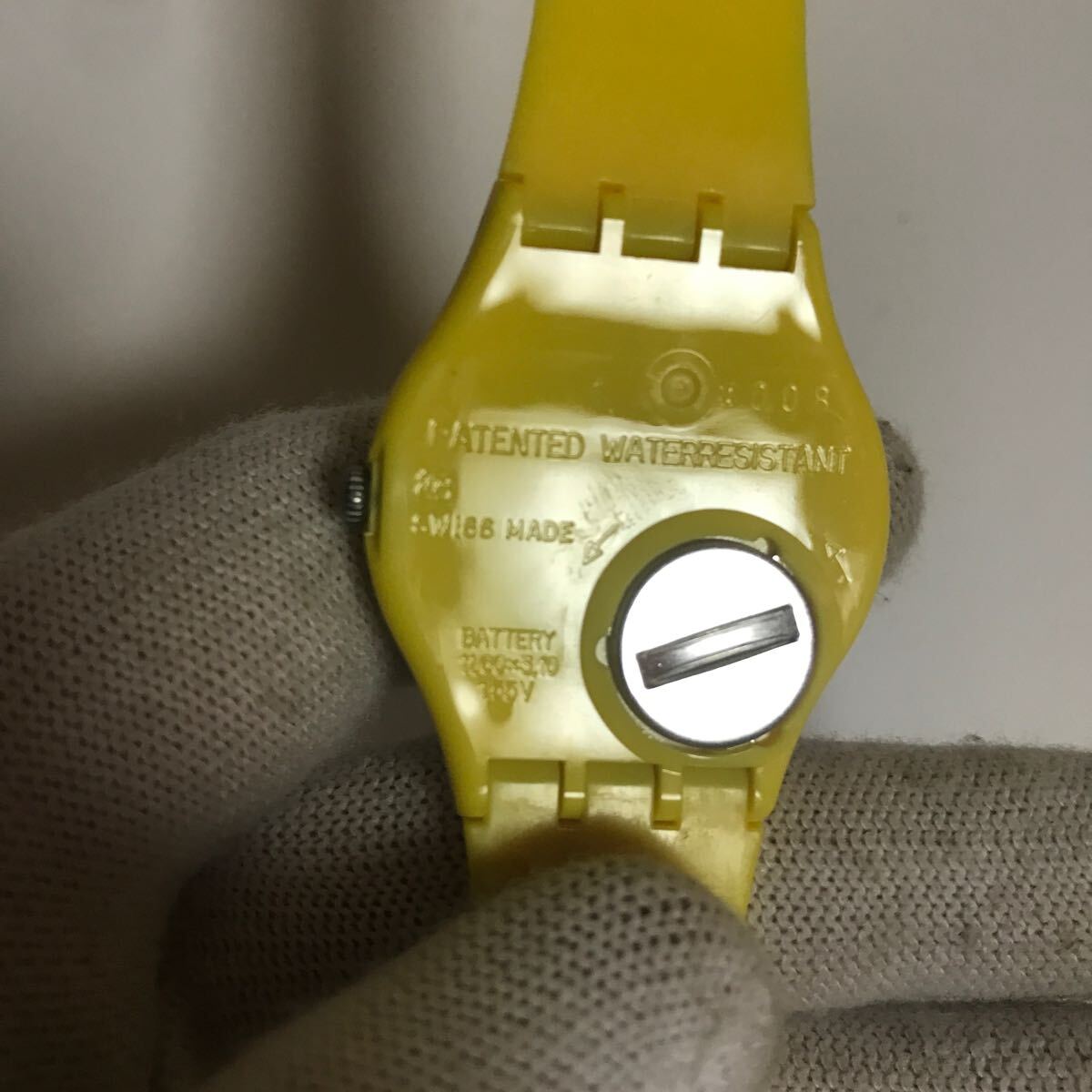 swatch 稼働品 腕時計 スウォッチ クォーツ イエロー 黄色 3針 の画像3