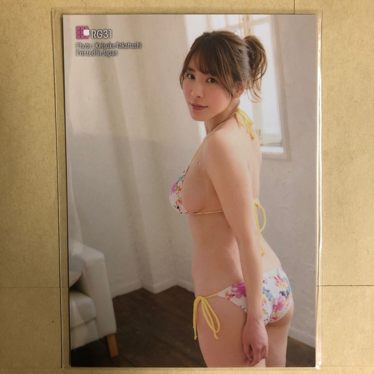 夏来唯 トレカ アイドル グラビア カード 水着 ビキニ RG31 タレント トレーディングカード _画像2