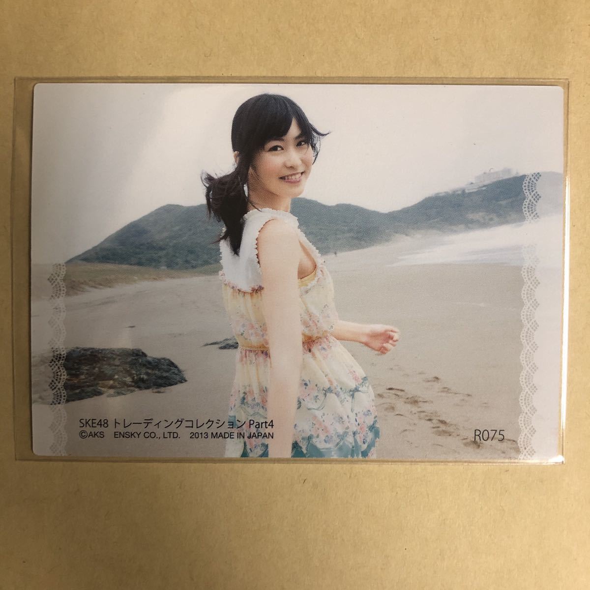 SKE48 向田茉夏 2013 トレカ アイドル グラビア カード R075 タレント トレーディングカード AKBG_画像2