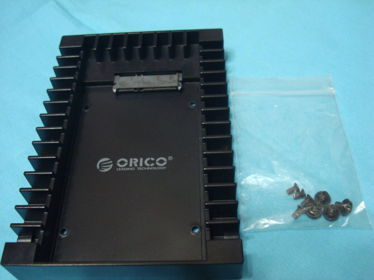 ORICO 2.5→3.5変換 2.5インチHDD/SSD変換マウンタ SATAインターフェース内蔵HDDケース 3.5インチ変換ブラケット ネジ付き ブラック 1125SSの画像1