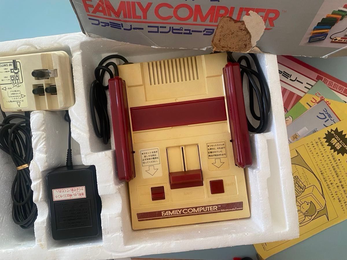 任天堂 ファミコン ファミリーコンピューター 当時物 箱 付属品 任天堂 ファミコン ファミリーコンピューター 当時物 箱 付属品