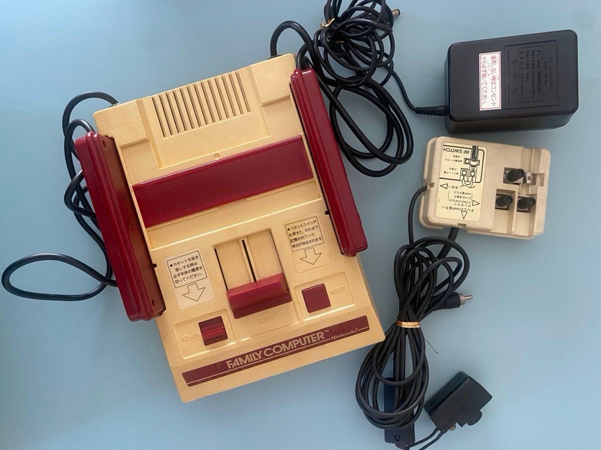 任天堂 ファミコン ファミリーコンピューター 当時物 箱 付属品 任天堂 ファミコン ファミリーコンピューター 当時物 箱 付属品