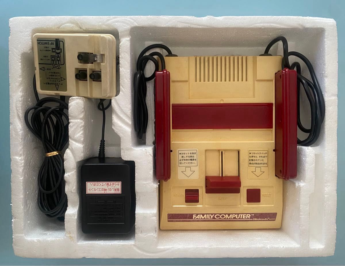 任天堂 ファミコン ファミリーコンピューター 当時物 箱 付属品 任天堂 ファミコン ファミリーコンピューター 当時物 箱 付属品