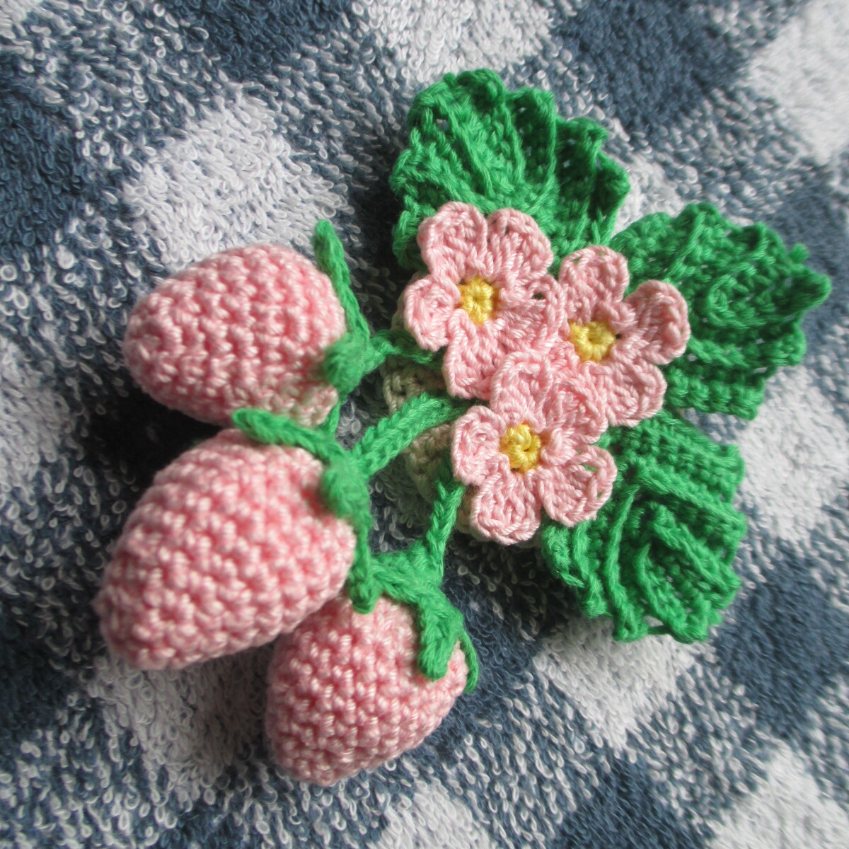 hand made * lacework pink .. corsage, brooch 
