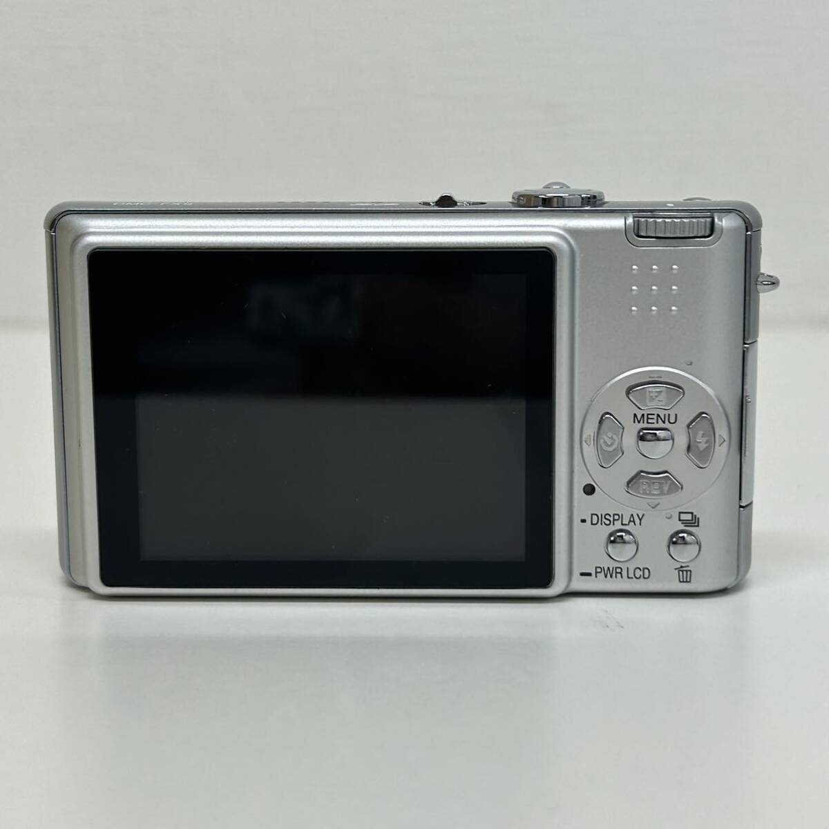 1円〜 Panasonic パナソニック LUMIX ルミックス DMC-FX9 コンパクト デジタルカメラ デジカメ シルバー バッテリー付き_画像2