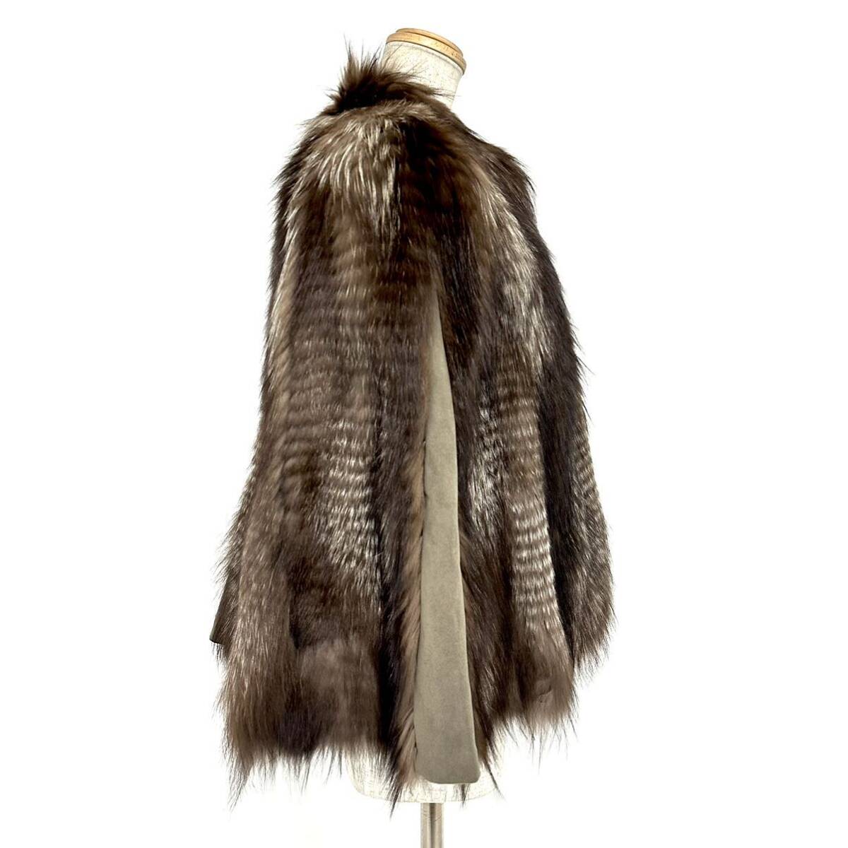【貂商】 h2876 EMBA シルバーフォックス ポンチョ マント デザインコート フォックスコート セミロング 狐皮FOX fox身丈 約 55cmの画像4
