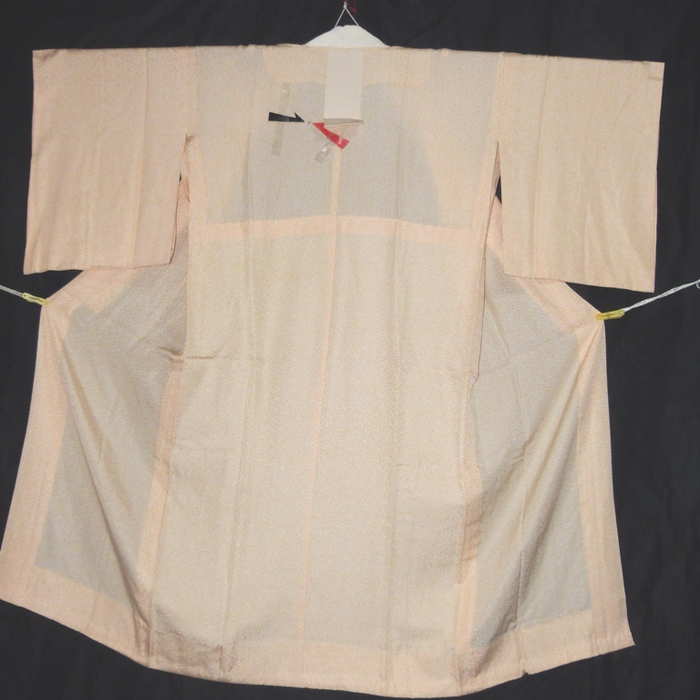 大奉仕品 ピンク色サヤ型地紋 絹 身丈約132㎝裄約66㎝弱(仕立て 大奉仕品 ピンク色サヤ型地紋 絹 身丈約132㎝裄約66㎝弱(仕立て