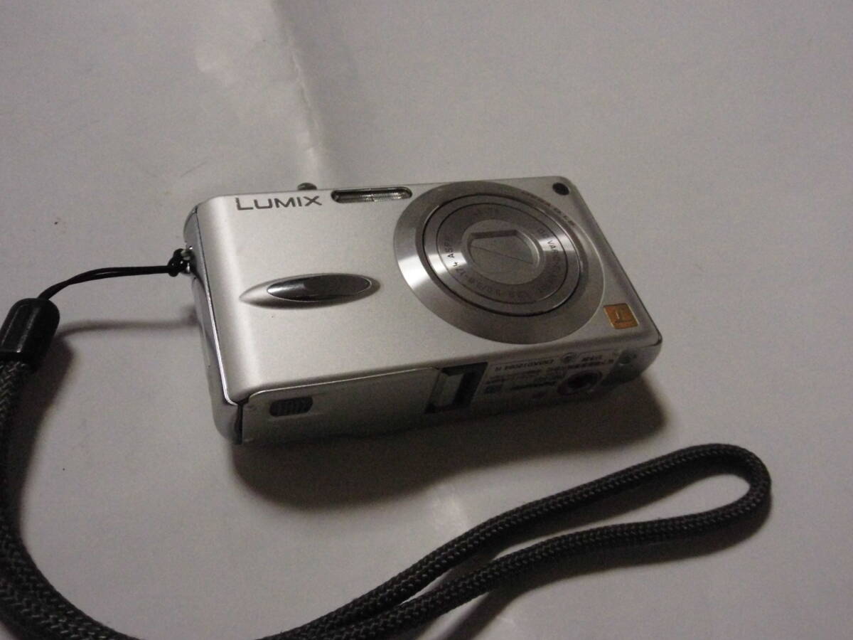 Panasonic デジタルカメラ LUMIX 　DMC-FX8 　綺麗で再生OK　現状品_画像1