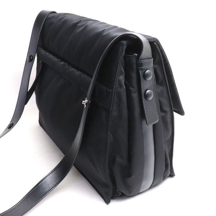 PRADA プラダ Re-Nylon ラージ パデッド ショルダーバッグ ブラック 1BD256 RDLN F0002 ユニセックス 中古 美品_画像2