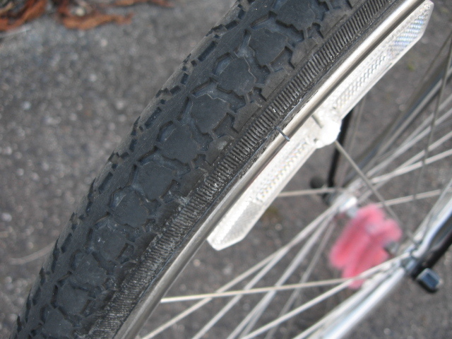 ミズノ製　ママチャリ自転車　２６インチ　中古　愛知県尾張旭市から（発送不可）_フロントタイヤの溝はある方だと思います。