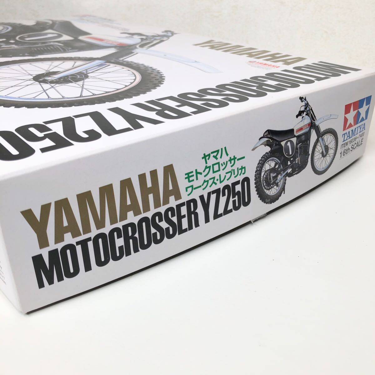 【未組立】タミヤ ヤマハ モトクロッサー YZ250 ワークス・レプリカ 1/6 ビッグスケール NO.36 プラモデル _画像3