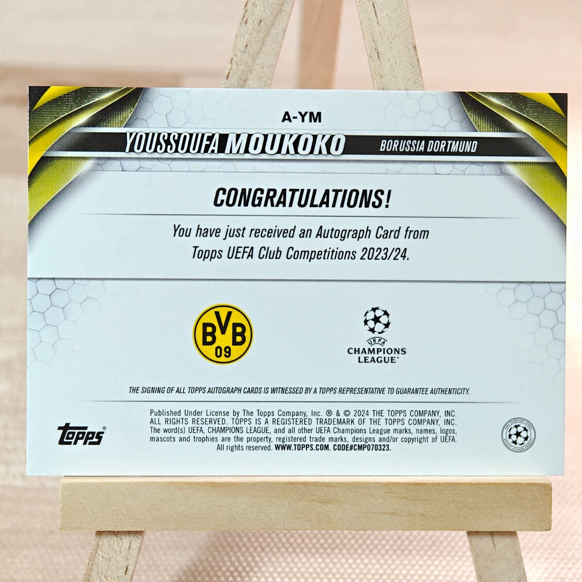 ユスファ・ムココ 2023-24 Topps UEFA Club Competitions Youssoufa Moukoko Auto Dortmund 直筆サインカード_画像2