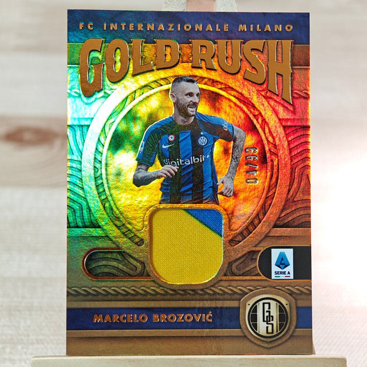 99枚限定 マルセロ・ブロゾヴィッチ 2022-23 Panini Chronicles Gold Rush Jersey Patch 04/99 Marcelo Brozovic インテル ジャージカード_画像1