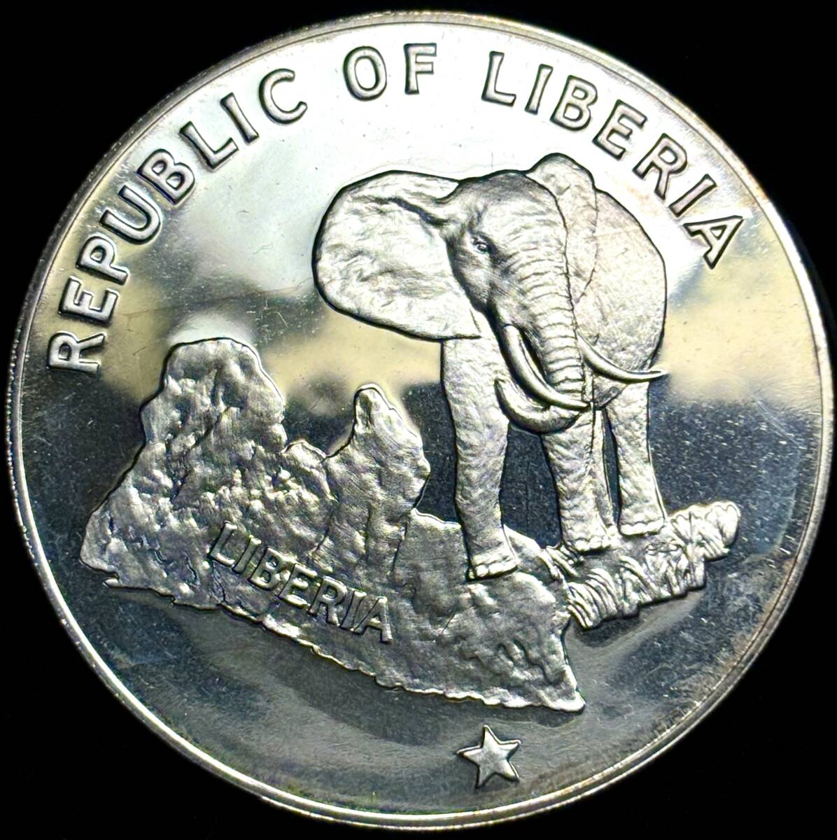 【リベリア大型銀貨】(1975年銘 35.9g 直径42mm プルーフ)の画像1