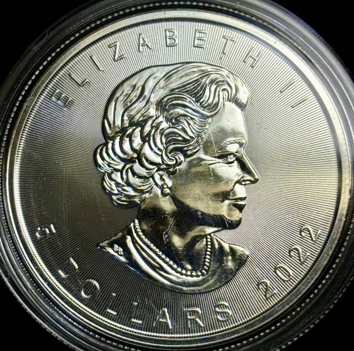 【カナダ大型銀貨】(メープル 1オンス純銀 2022年銘 直径38mm)_画像2