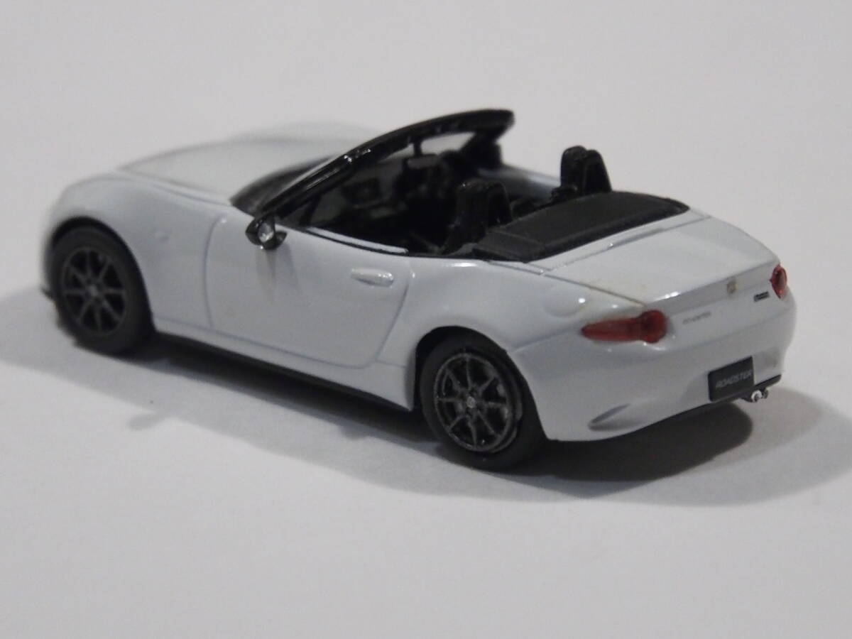 MAZDA ROADSTER (2015) アークティックホワイト (ミニカー)　インターアライド　オーバーステア 1/64 _画像5