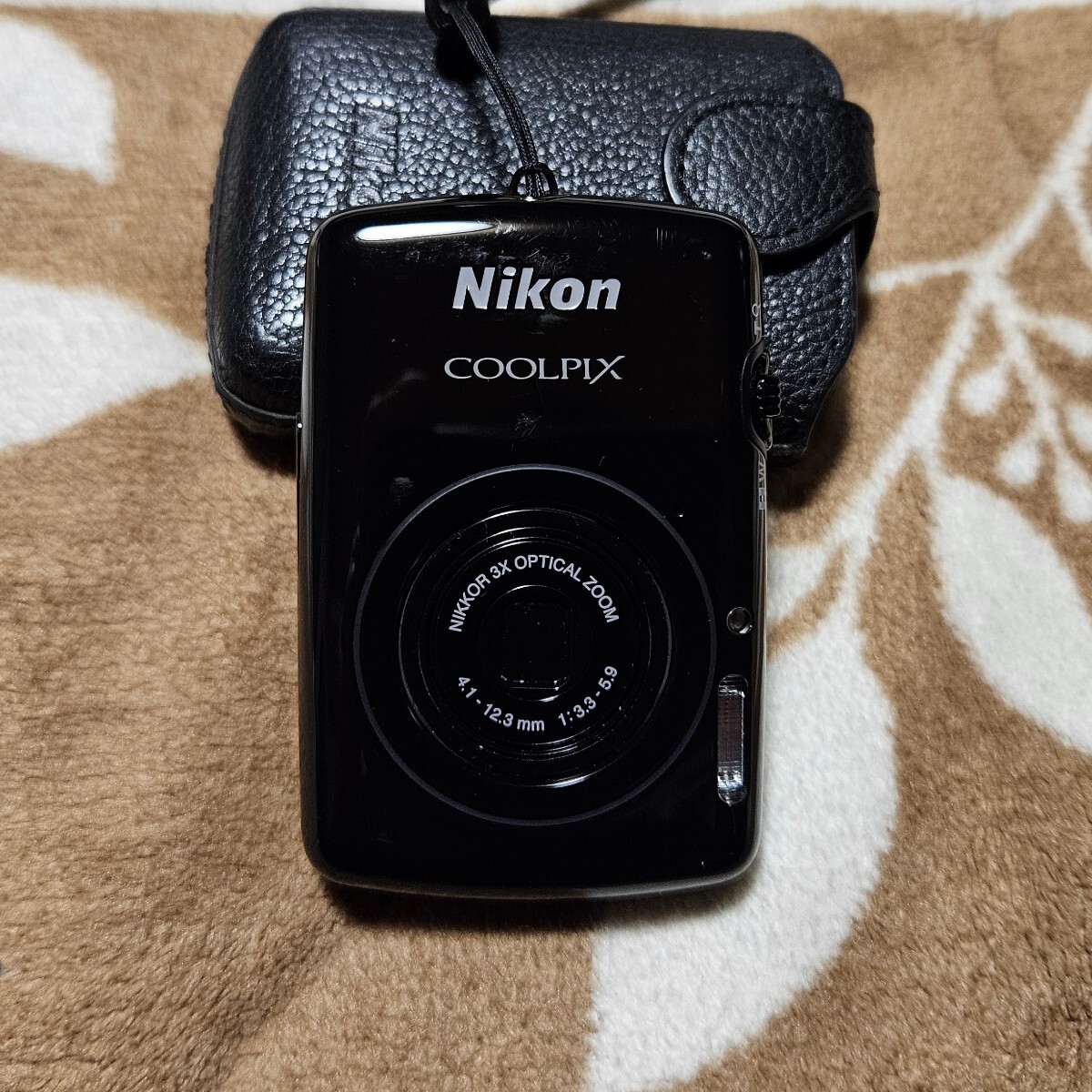 ニコン コンパクトデジタルカメラ COOLPIX S01 ブラック S01BK の画像1
