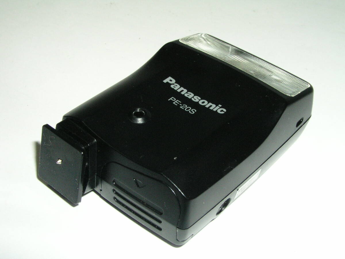 6192* Panasonic PE-20S, Panasonic slave function built-in. compact auto strobo *