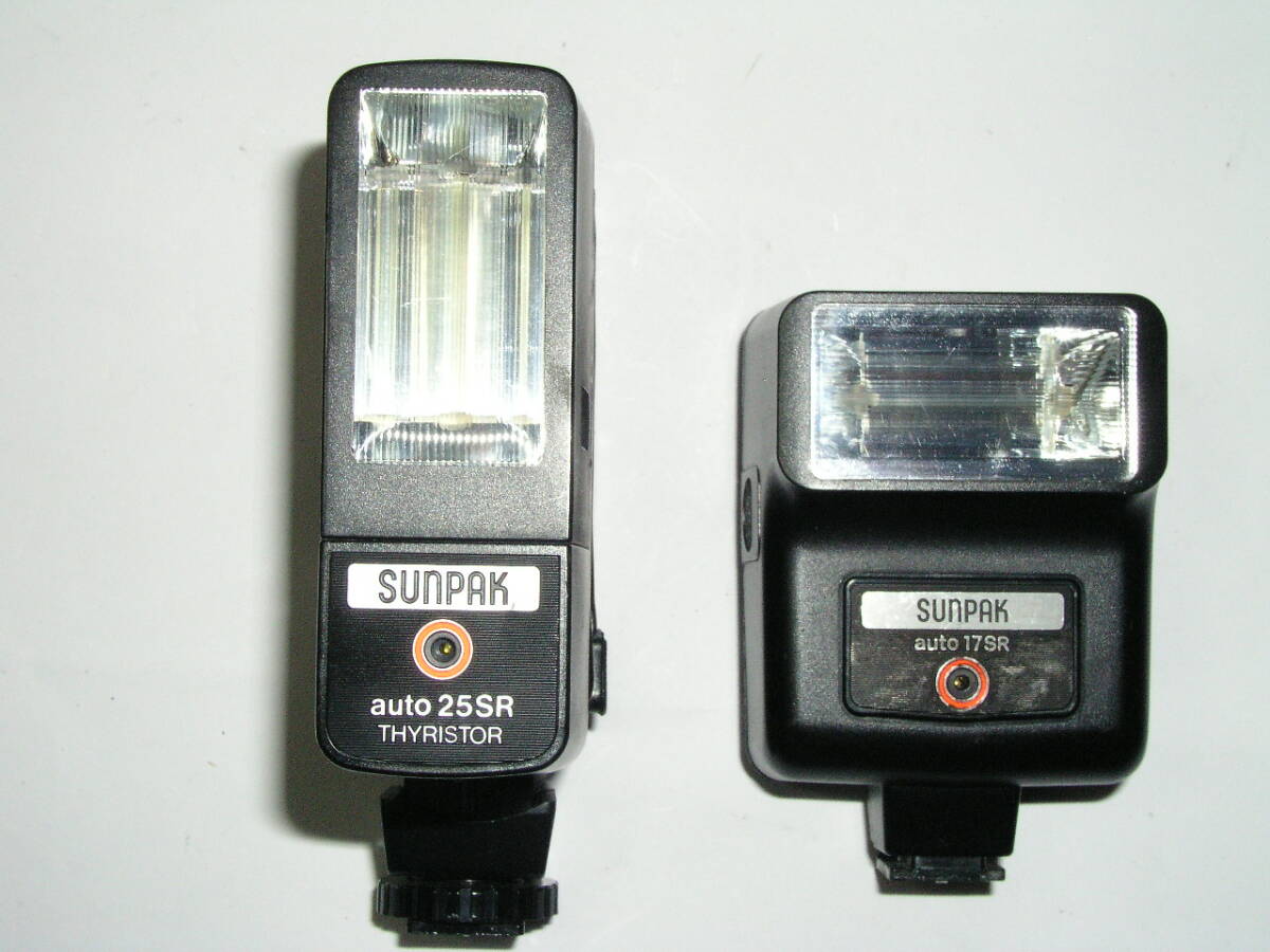 6216●● SUNPAK auto 25SR THYRISTOR + auto 17SR、サンパックオートストロボ 2台で ●_画像1