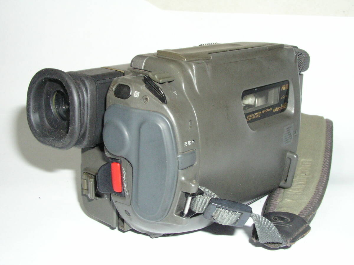 6229● SONY CCD-TR1、ソニーHi8テープ式ビデオカメラ、カメラNG、再生OK、ジャンク出品 ●_画像7
