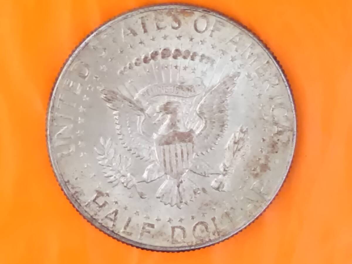 1円オーク：USA1964年ケネディ1/2ドル銀貨1枚NO-904-Bの画像3