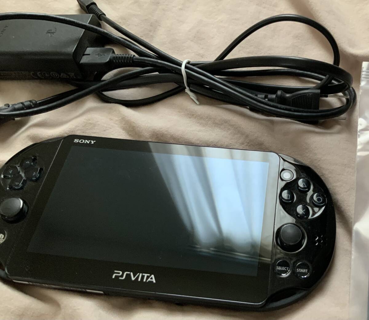 【送料無料】 PS Vita　本体　PCH-2000_画像1