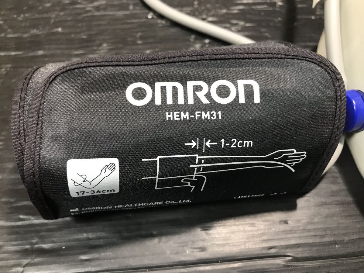 051704 OMRON Omron on arm type hemadynamometer HEM-7132 battery . use possibility 