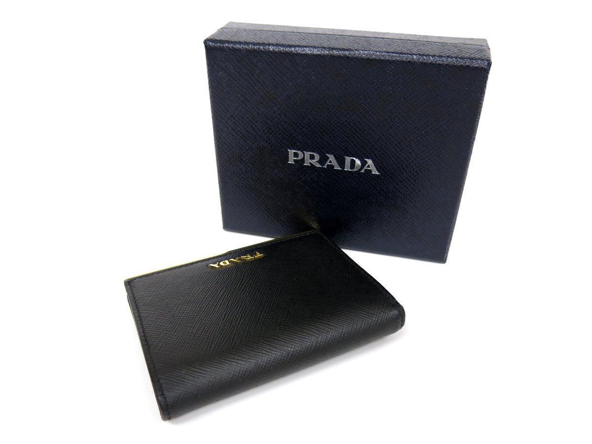 ◆超美品◆PRADA プラダ◆ロゴ金具◆サフィアーノ レザー 本革◆二つ折り 財布◆ブラック ゴールド金具◆イタリア製◆小銭入れあり◆A4998_画像2