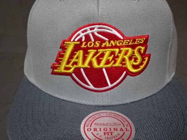 USA購入 激レア【Mitchell & Ness】製 NBAバスケ ロサンゼルス レイカーズ【Los Angeles Lakers】ロゴ刺繍入りキャップ_画像1