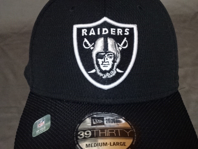 USA購入USA購入【NEWERA】【39THIRTY】 NFLアメフト ラスベガス レイダース【Las Vegas Raiders】ロゴ刺繍入りキャップ (M-L) ブラック_画像1