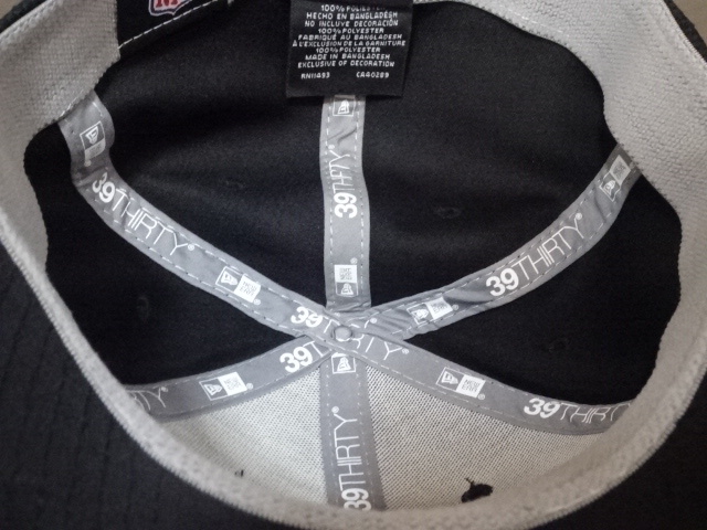 USA購入USA購入【NEWERA】【39THIRTY】 NFLアメフト ラスベガス レイダース【Las Vegas Raiders】ロゴ刺繍入りキャップ (M-L) ブラック_画像10