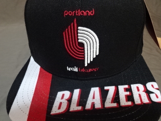 激レア USA購入【Mitchell & Ness】NBAバスケ ポートランドトレイルブレイザーズ【Portland TrailBlazers】ロゴ刺繍入りキャップ ブラック_画像1