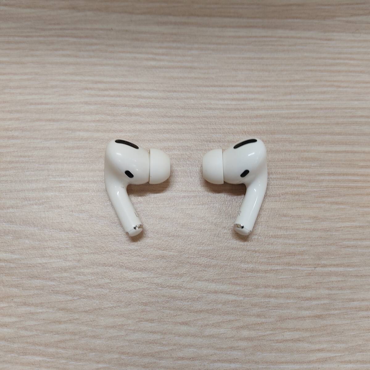 A6771　ジャンク品　Apple アップル Air Pods Pro エアーポッズプロ ワイヤレス イヤホン Bluetooth ブルートゥース A2190 A2083 A2084_画像2