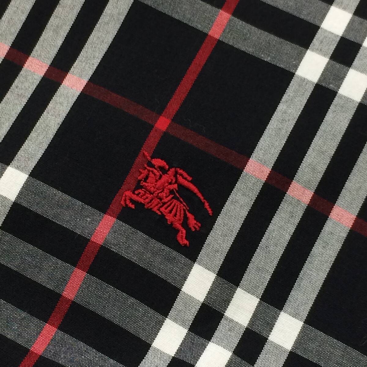 BURBERY バーバーリー BLACK LABEL ブラックレーベル 馬上の騎士 エンブロイダリー 黒赤チェック コットン製 クールネック 半袖Tシャツ _画像6